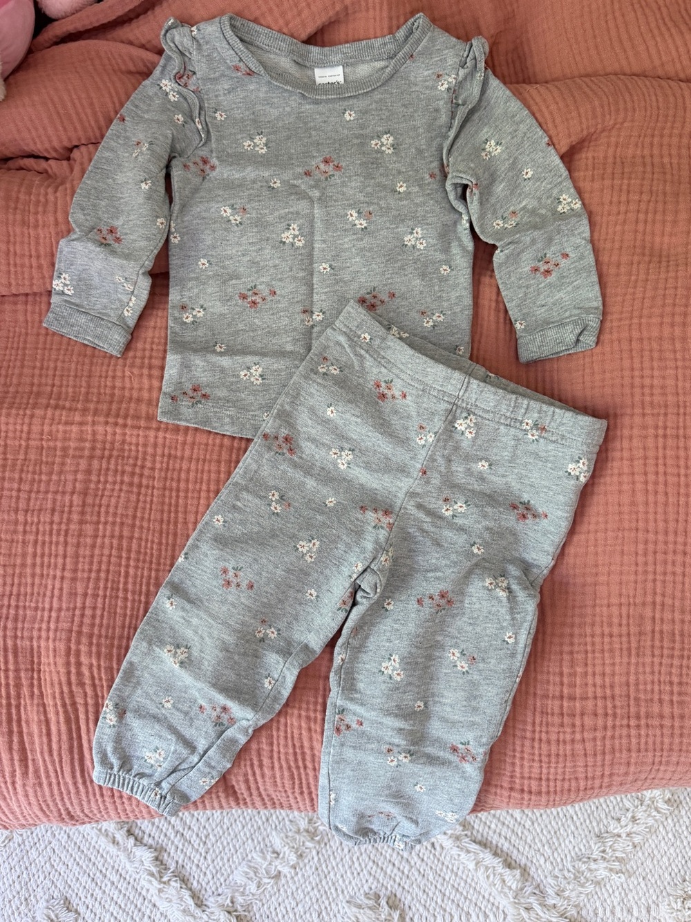 Carter’s 2 piece set